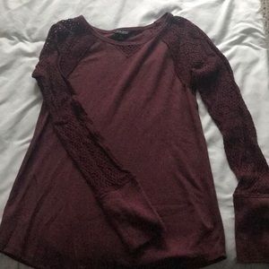 Maroon thermal top with cut-out detailed sleeves